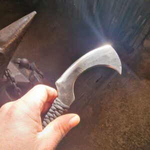 Handgefertigtes Sammlerstück in Sichel-Form 5