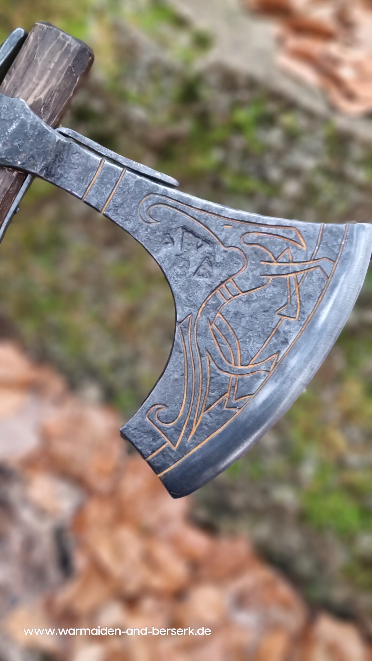 'Svarog' aus Karbonstahl, mit verziertem geraden Schaft und Gravuren auf dem Blatt – Bild 4
