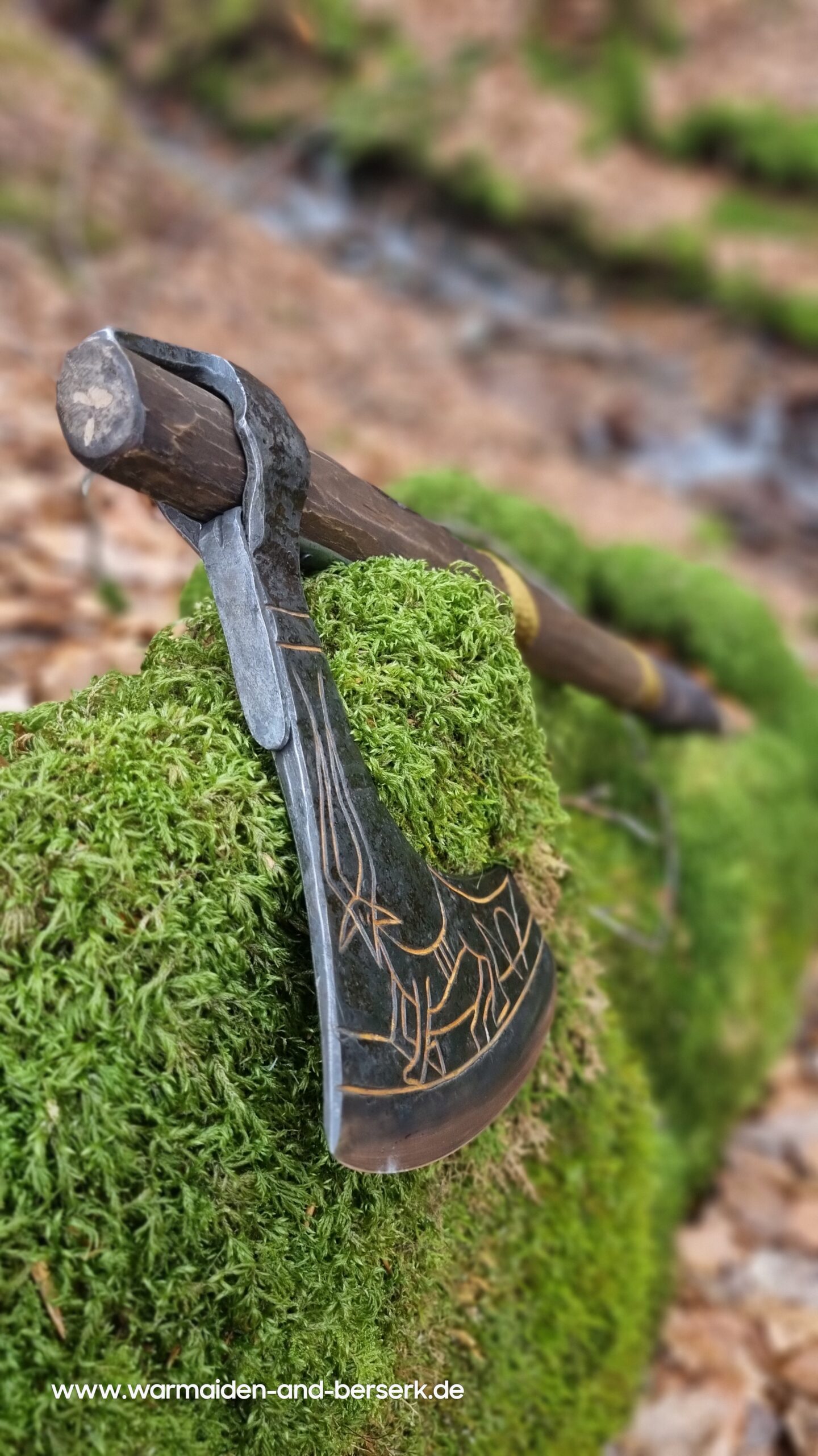 'Svarog' aus Karbonstahl, mit verziertem geraden Schaft und Gravuren auf dem Blatt – Bild 8