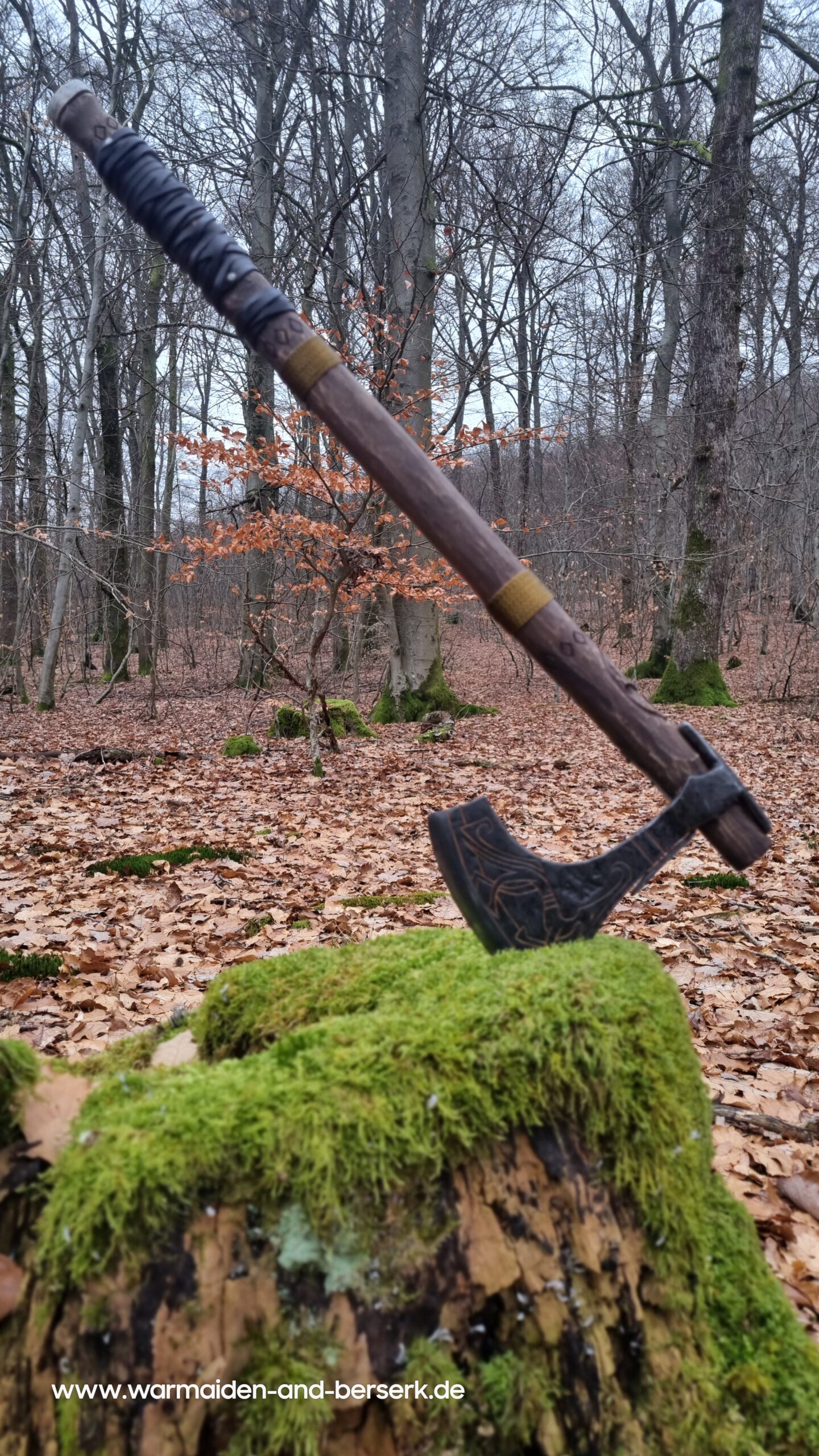 'Svarog' aus Karbonstahl, mit verziertem geraden Schaft und Gravuren auf dem Blatt – Bild 13