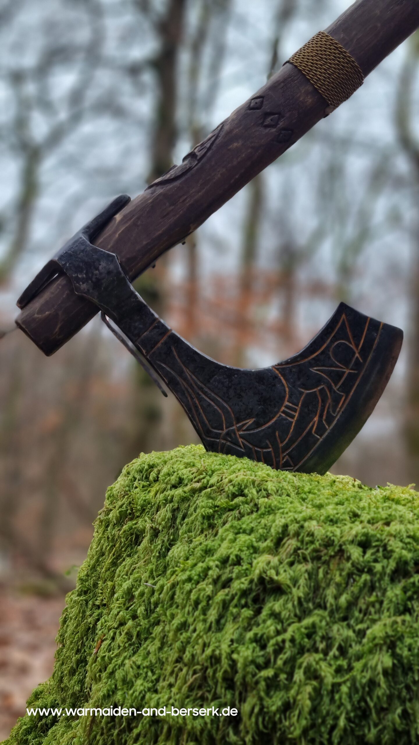 'Svarog' aus Karbonstahl, mit verziertem geraden Schaft und Gravuren auf dem Blatt – Bild 15