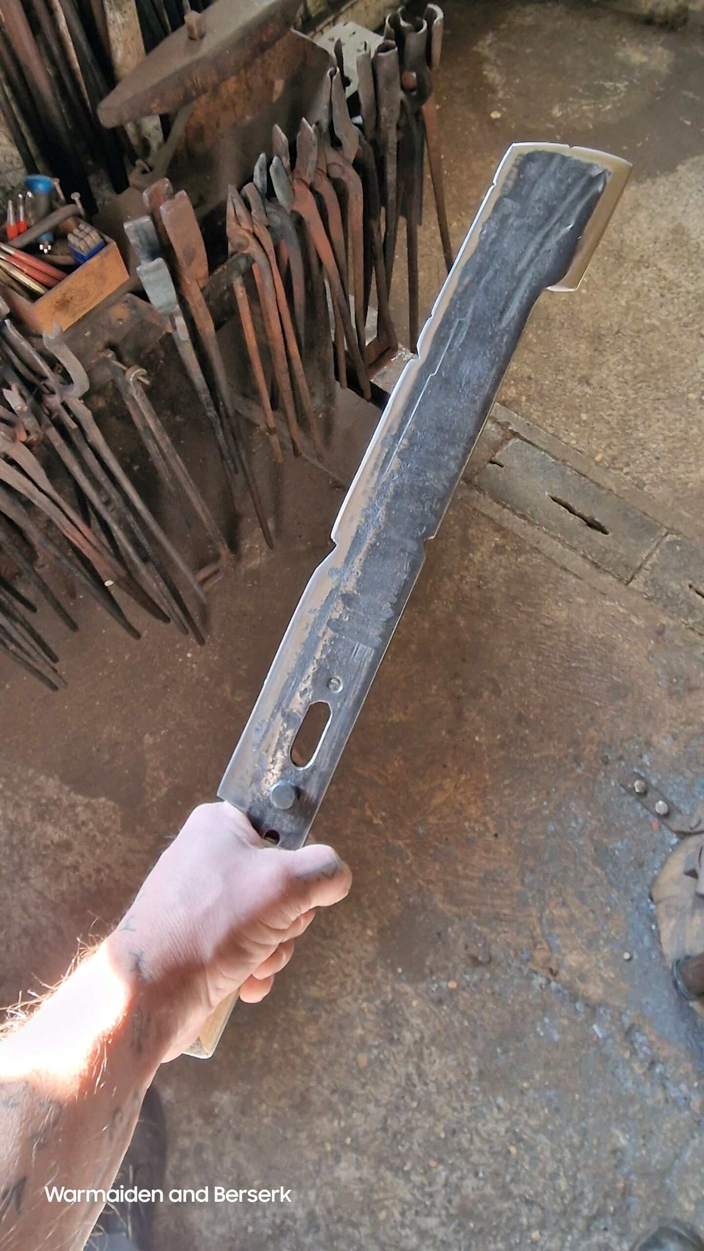 Handgeschmiedete 'Deacon' Replik auf Display – Bild 6