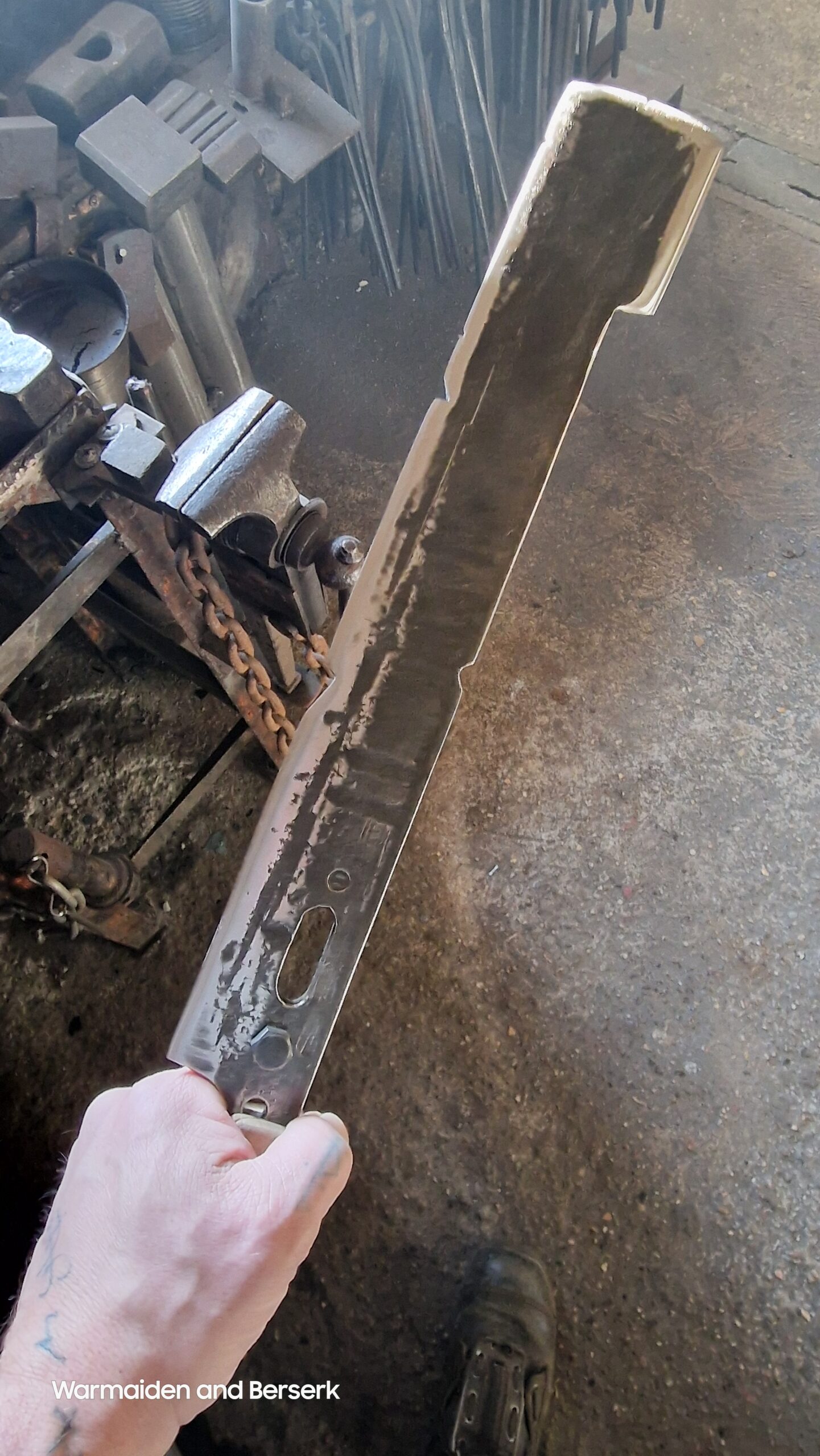 Handgeschmiedete 'Deacon' Replik auf Display – Bild 8