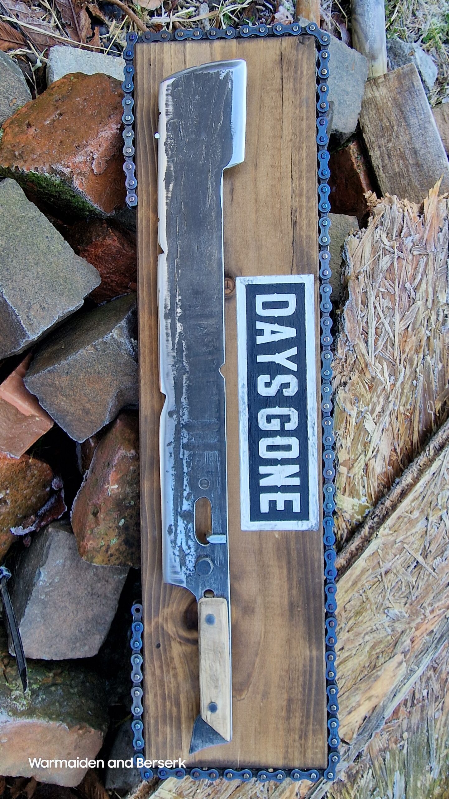 Handgeschmiedete 'Deacon' Replik auf Display