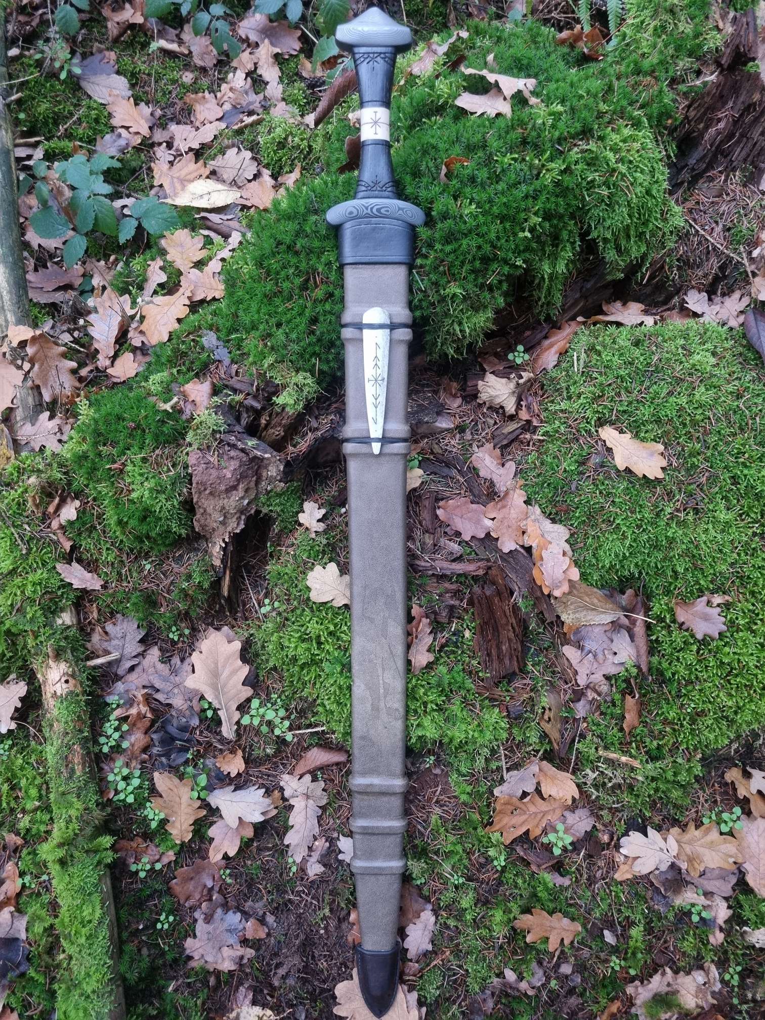 Handgeschmiedetes Fantasy Wikinger-Schwert (Hand-forged fantasy Viking sword) 9
