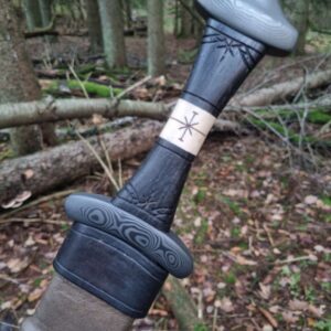 Handgefertigtes Wikinger-Sammlerstück mit Damaszener-Muster und Lederscheide