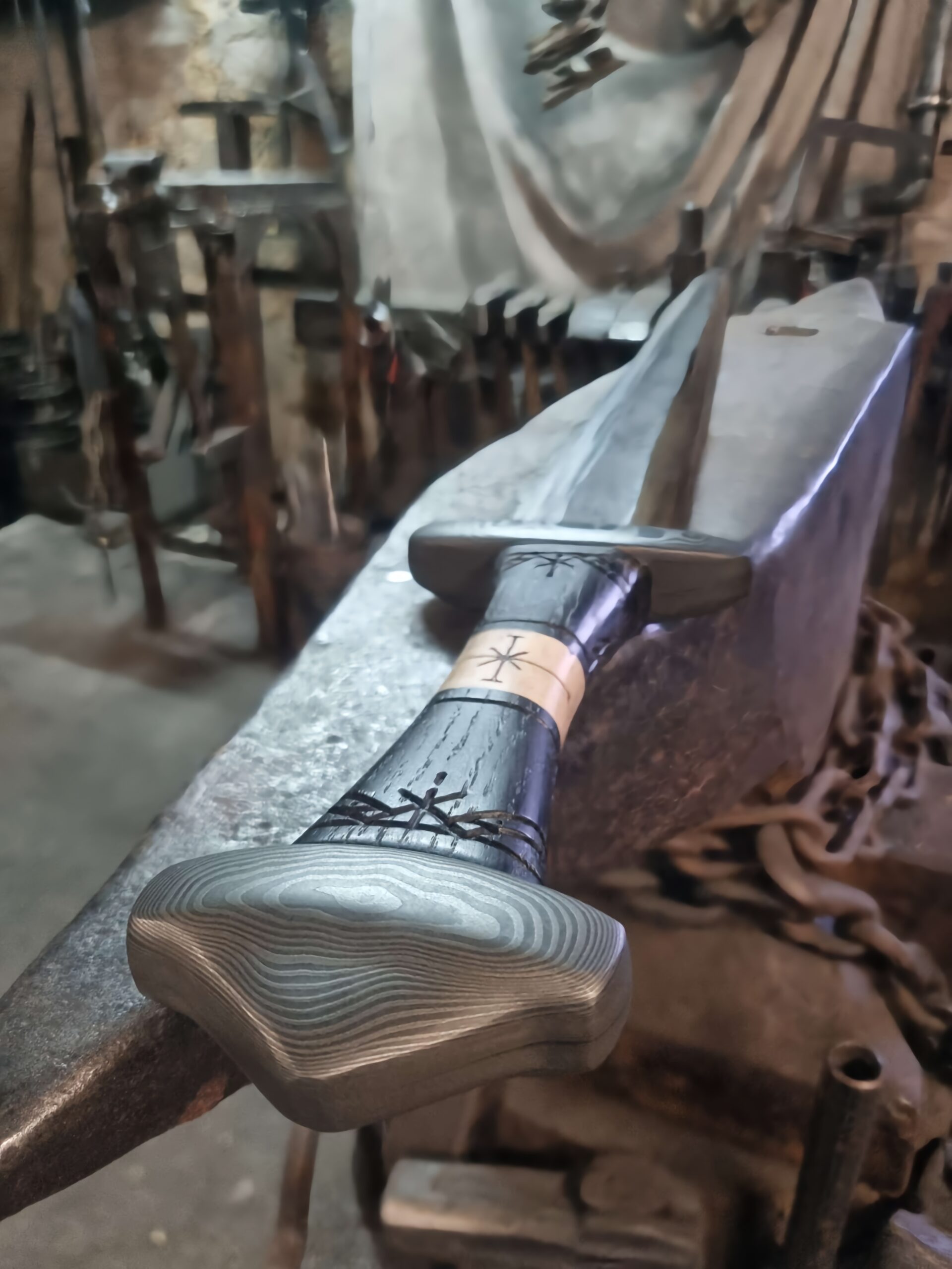 Handgeschmiedetes Fantasy Wikinger-Schwert (Hand-forged fantasy Viking sword) 3