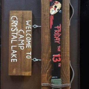 Jason Collector’s Piece - handbemalte Dekoration auf Holzdisplay