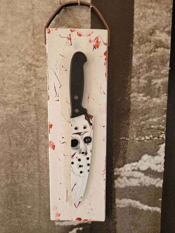 Freitag der 13. Messer Display (Friday the 13th knife display) 1