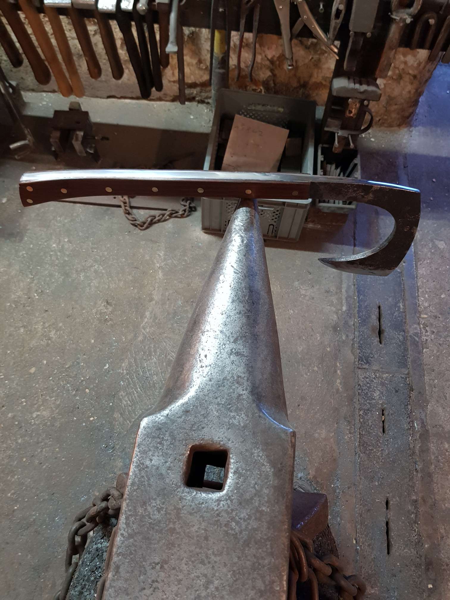 Handgeschmiedeter "Predator" aus einem einzigen Stück Karbon Stahl, in sehr ausgefallener Form – Bild 17