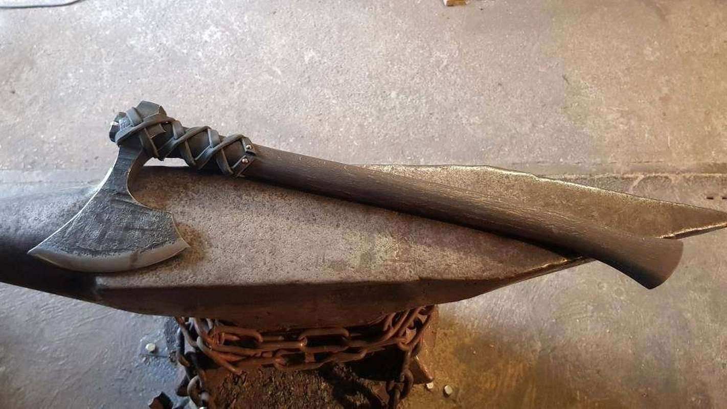 Handgeschmiedete Fantasy-Axt im Conan-Stil (Hand-forged fantasy axe in Conan style) 3