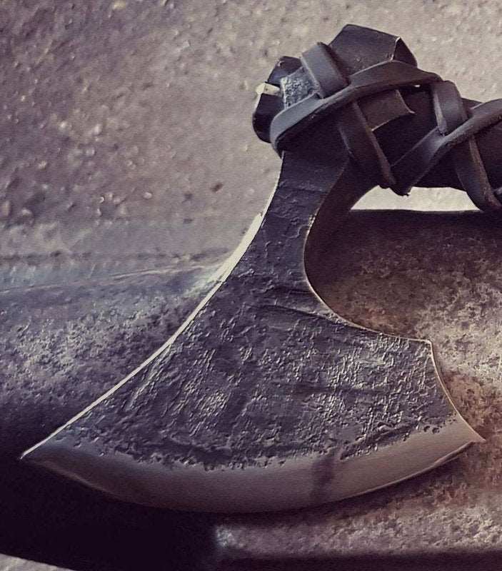 Handgeschmiedete Fantasy-Axt im Conan-Stil (Hand-forged fantasy axe in Conan style) 2