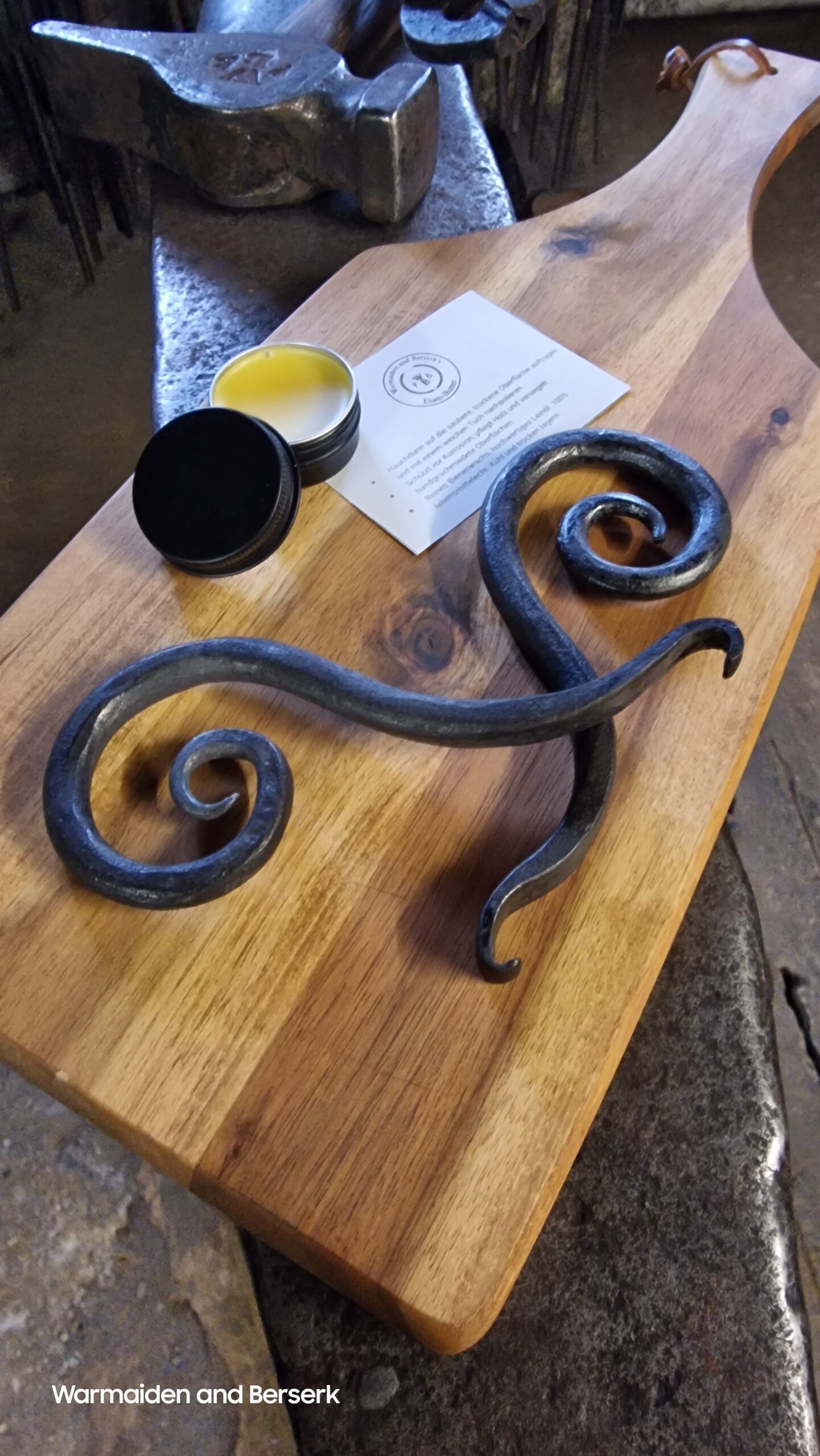 Handgeschmiedeter Flaschenöffner (Hand-forged bottle opener) 4