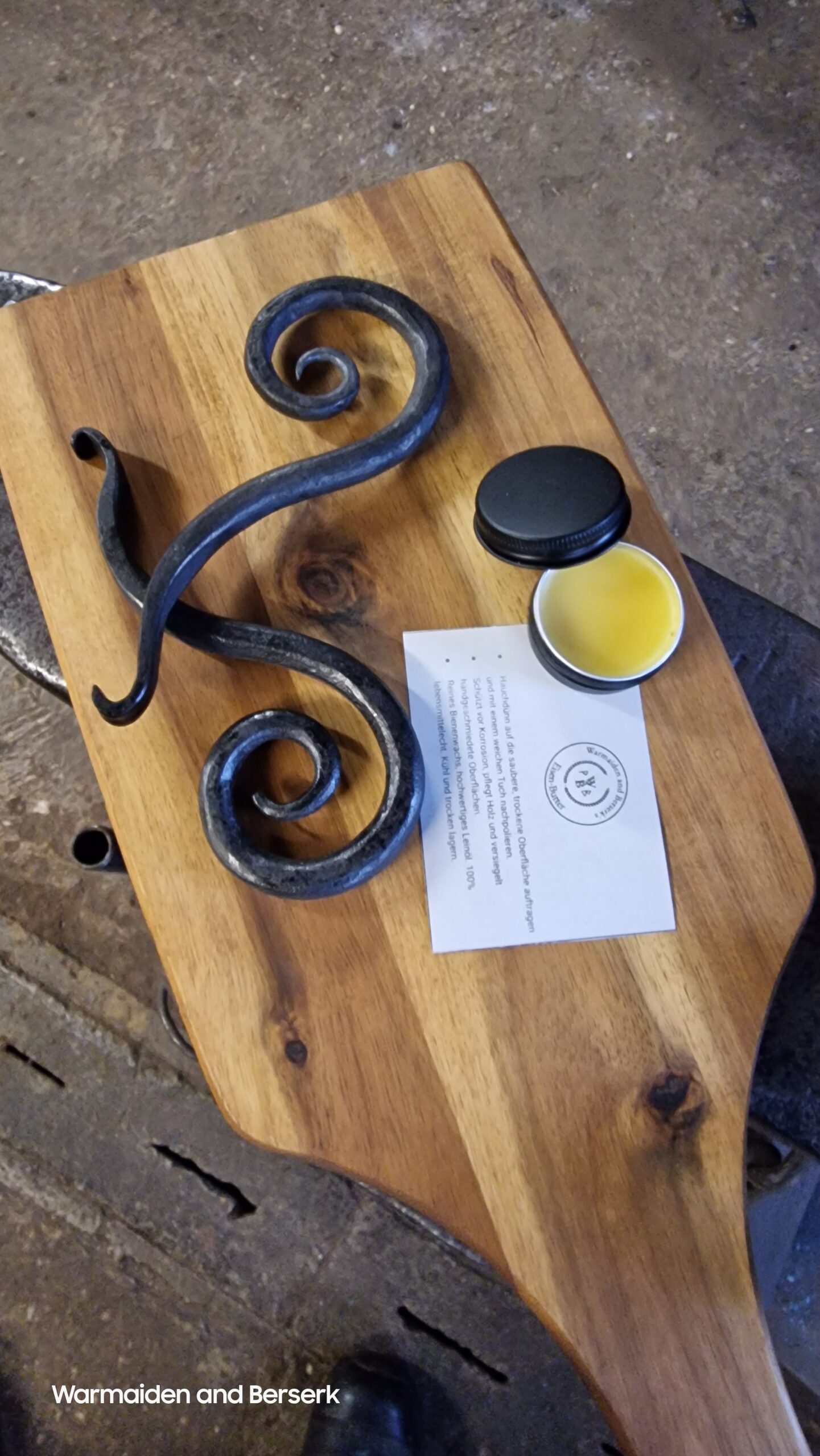 Handgeschmiedeter Flaschenöffner (Hand-forged bottle opener) 3
