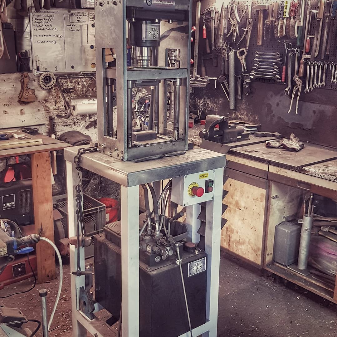 Eine Schmiedepresse in meiner Werkstatt (A forging press in my workshop)