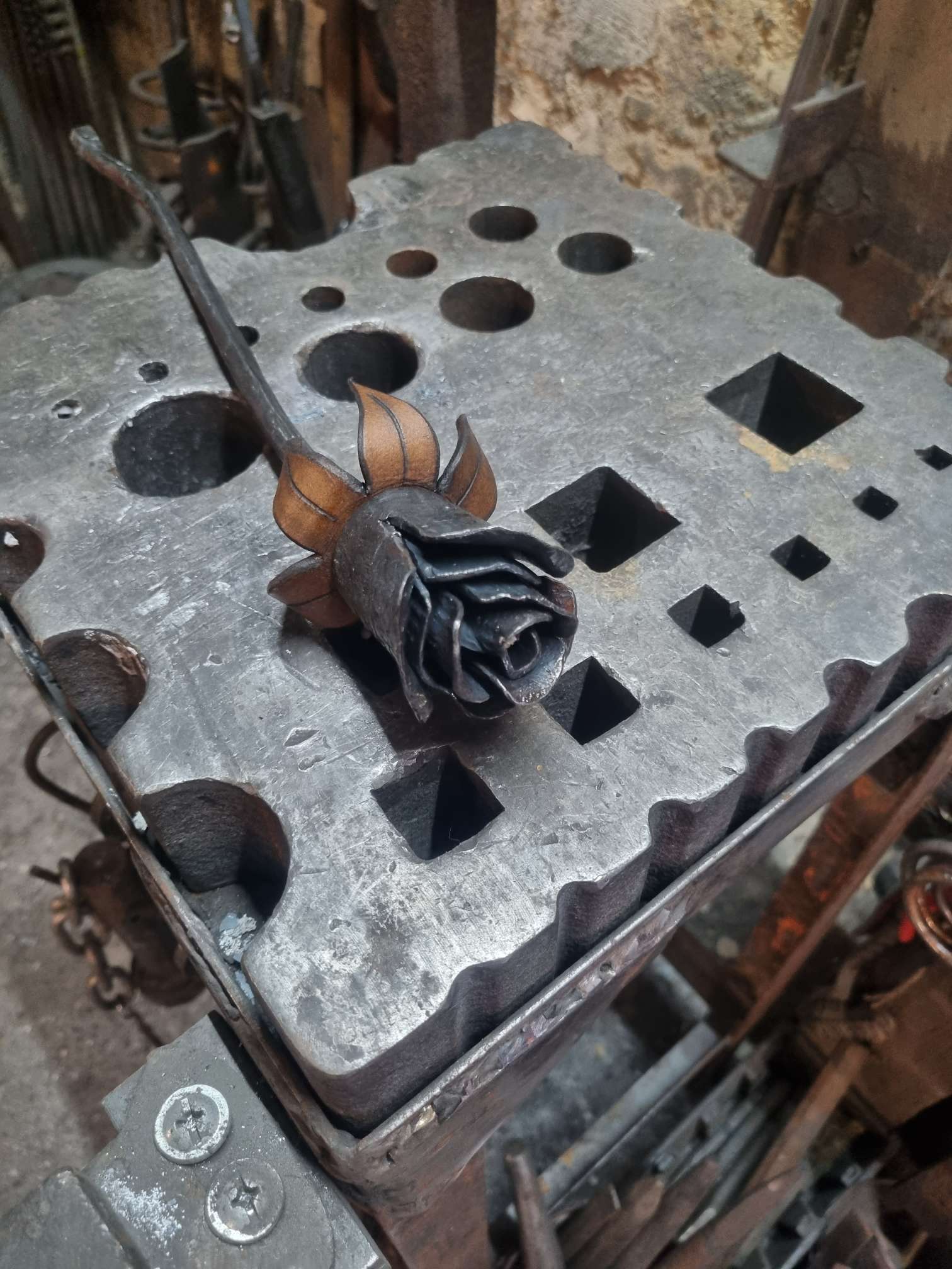 Handgeschmiedete Rose aus Stahl (Hand-forged rose, made of steel) 6
