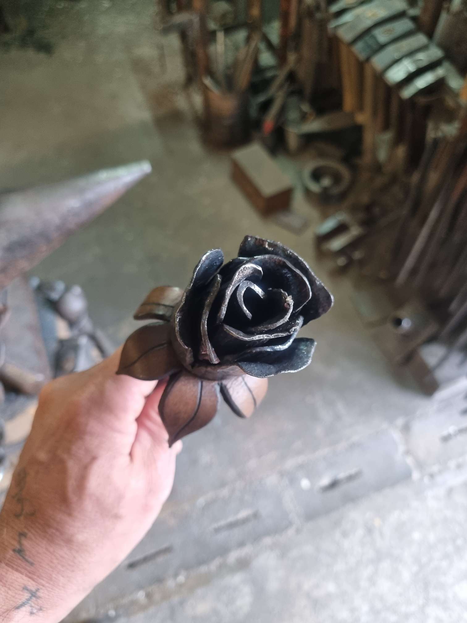 Handgeschmiedete Rose aus Stahl (Hand-forged rose, made of steel) 5