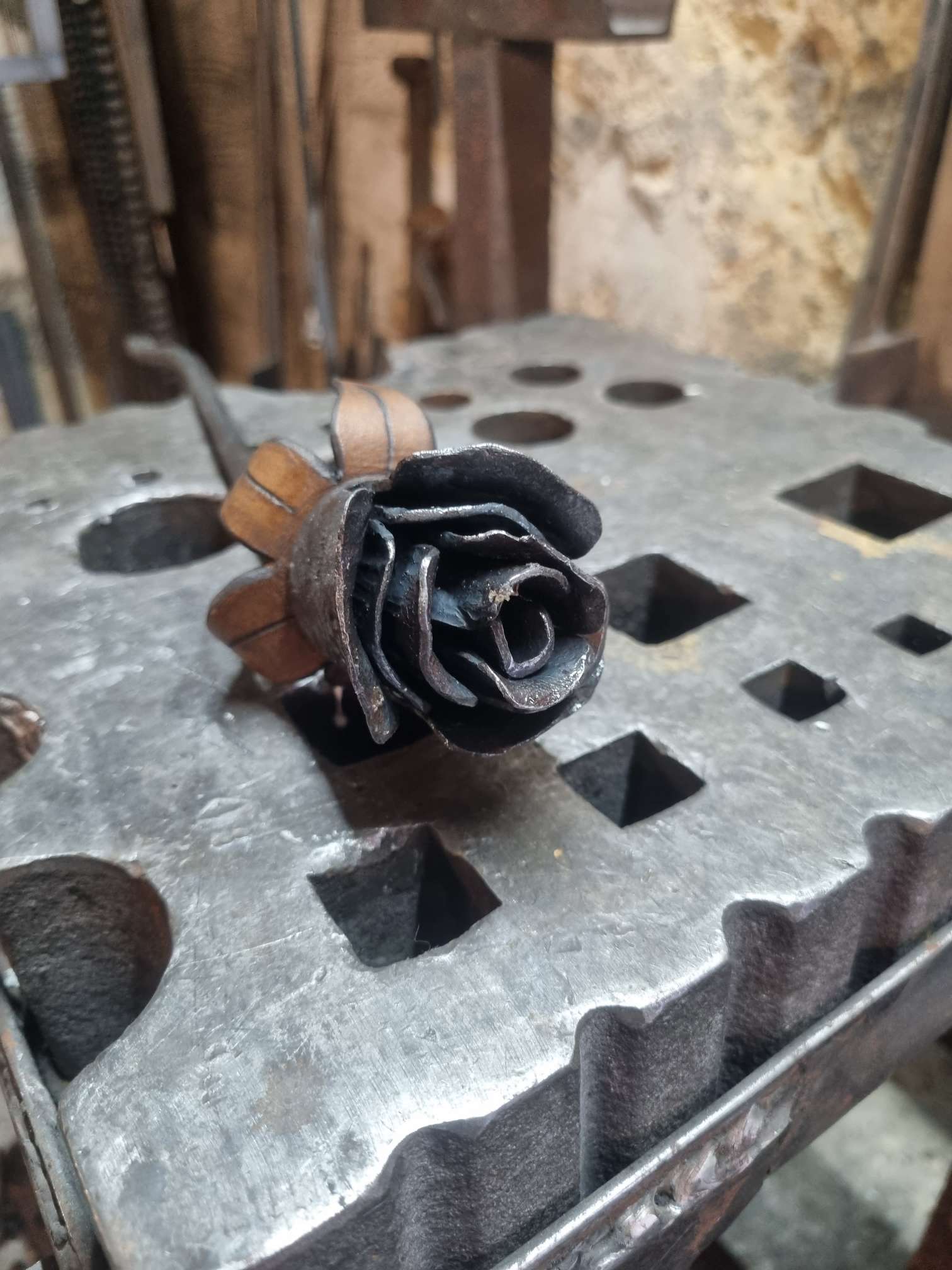 Handgeschmiedete Rose aus Stahl (Hand-forged rose, made of steel) 4