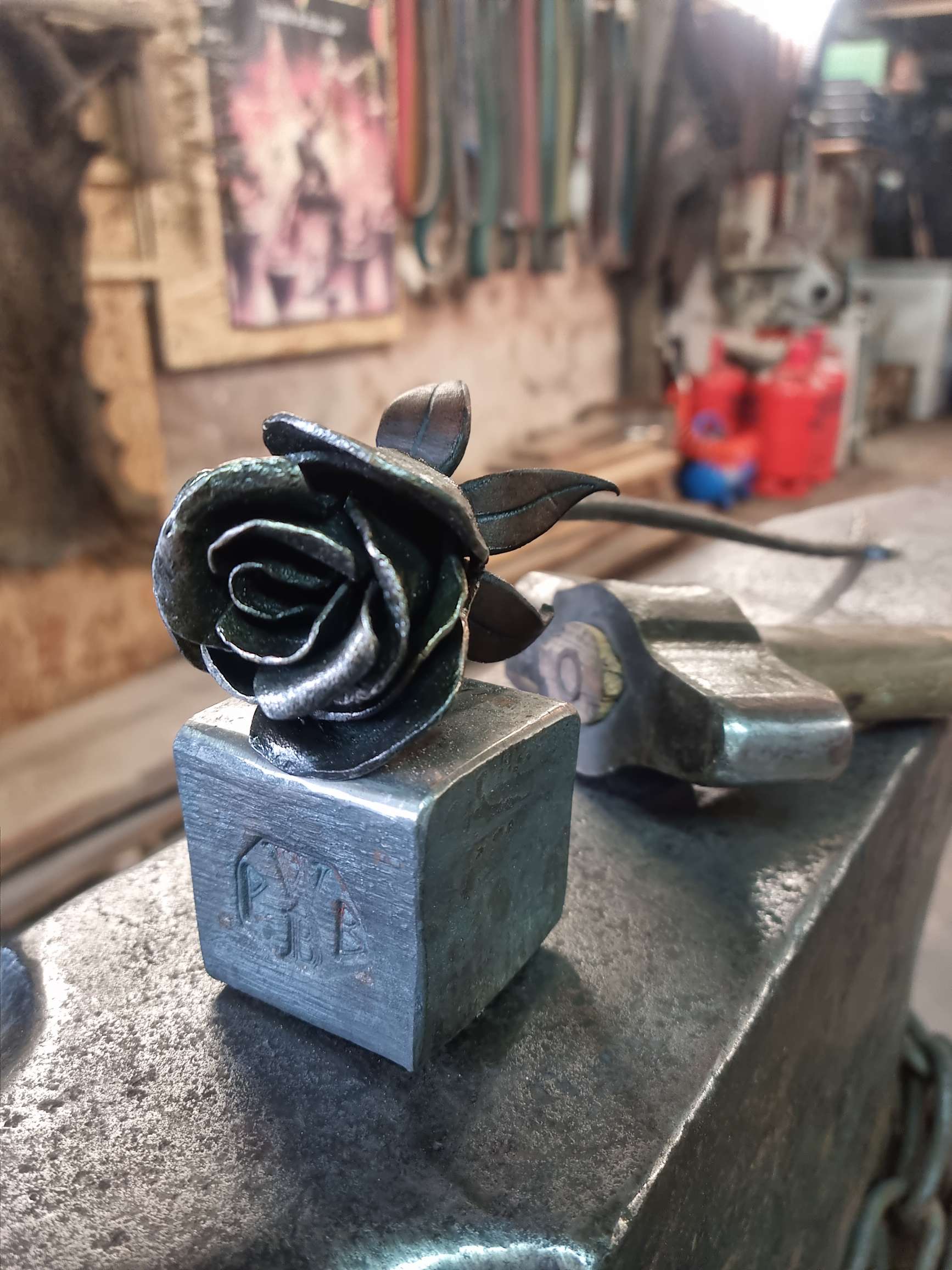 Handgeschmiedete Rose aus Stahl (Hand-forged rose, made of steel) 2