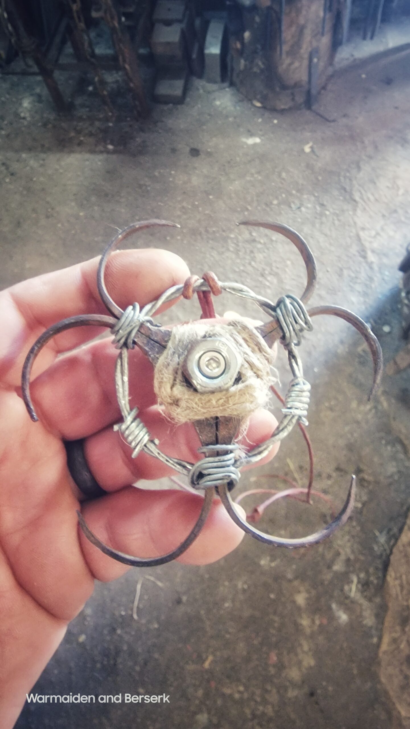Post-apokalyptisches Biohazard Symbol aus Schrott (a post-apocalyptic biohazard symbol made from scrap) 2