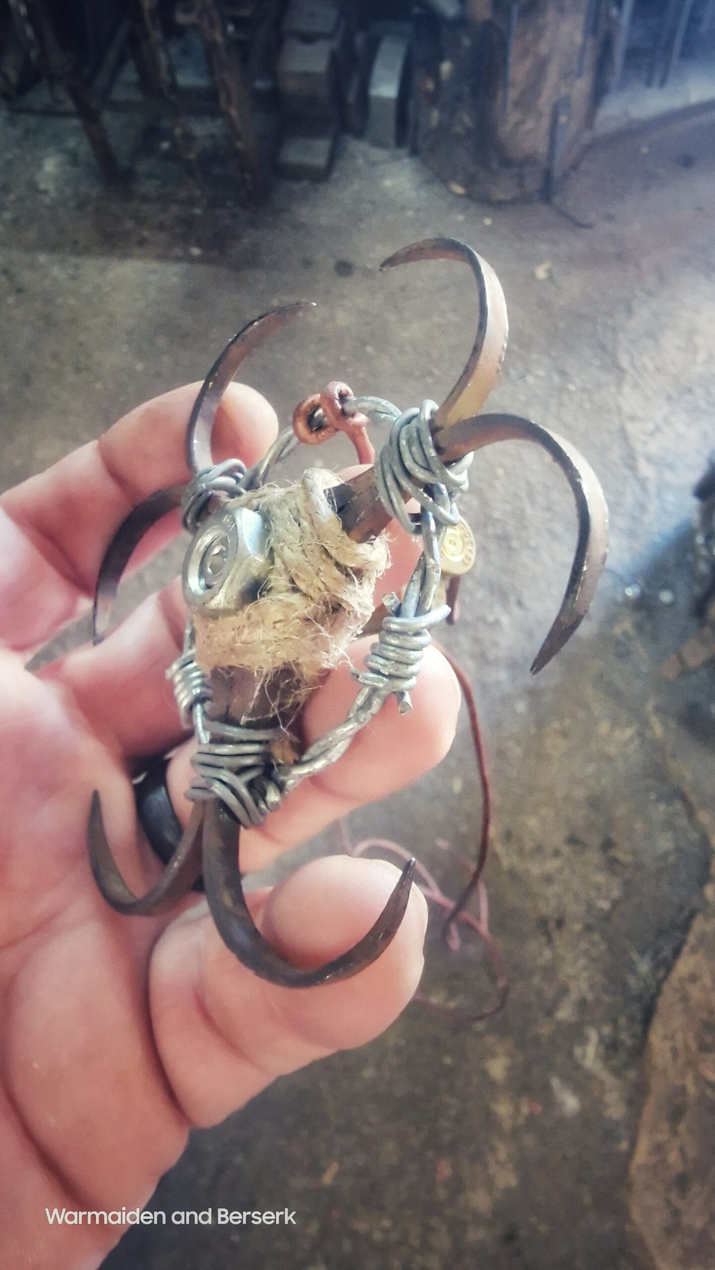 Post-apokalyptisches Biohazard Symbol aus Schrott (a post-apocalyptic biohazard symbol made from scrap) 3