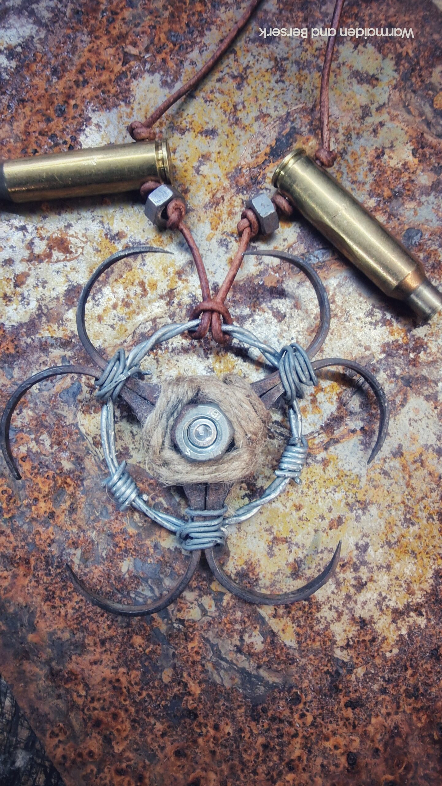 Post-apokalyptisches Biohazard Symbol aus Schrott (a post-apocalyptic biohazard symbol made from scrap) 5