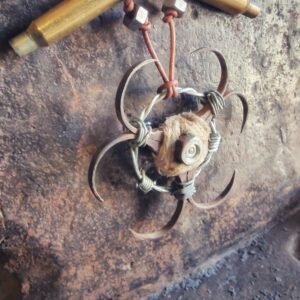 Post-apokalyptisches Biohazard Symbol aus Schrott (a post-apocalyptic biohazard symbol made from scrap) 8