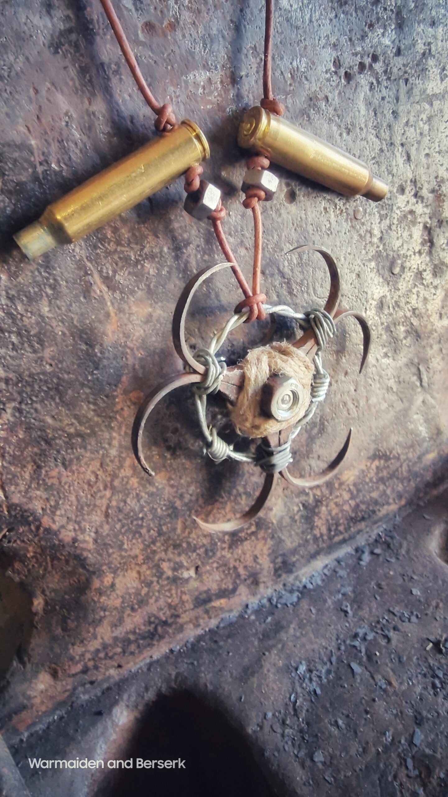 Post-apokalyptisches Biohazard Symbol aus Schrott (a post-apocalyptic biohazard symbol made from scrap) 8